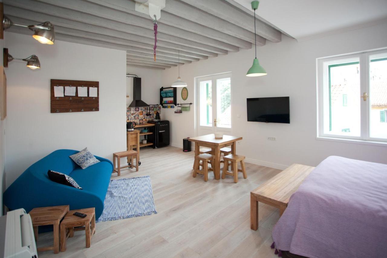 Apartments Central Chic And Cozy สปลิท ภายนอก รูปภาพ