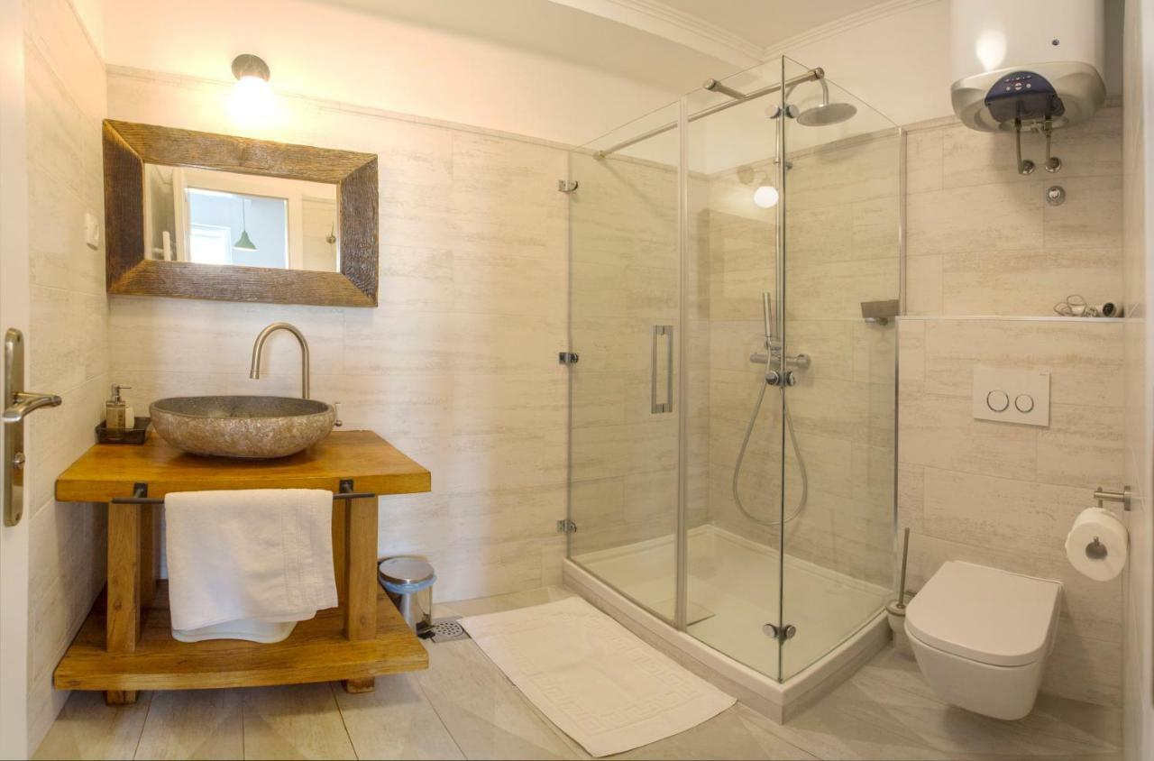 Apartments Central Chic And Cozy สปลิท ภายนอก รูปภาพ